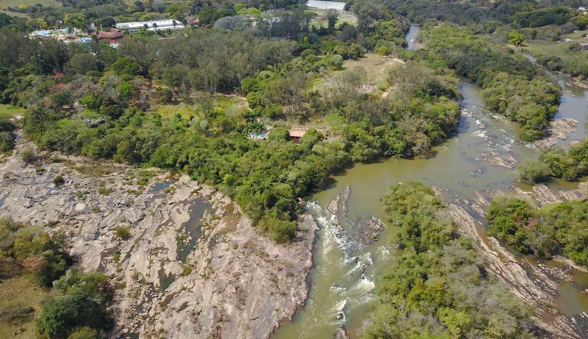 Rio e áreas verdes do Campestre